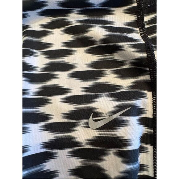 Woman’s Nike dri fit Capri joggers run fast, live fearless size small Capri work - Picture 3 of 5